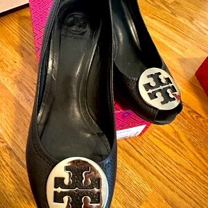 #Toryburch silver/gold wedges